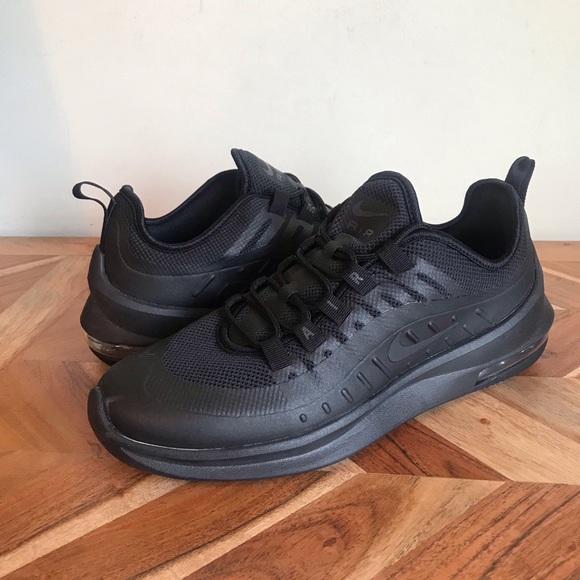 nike air max axis triple black